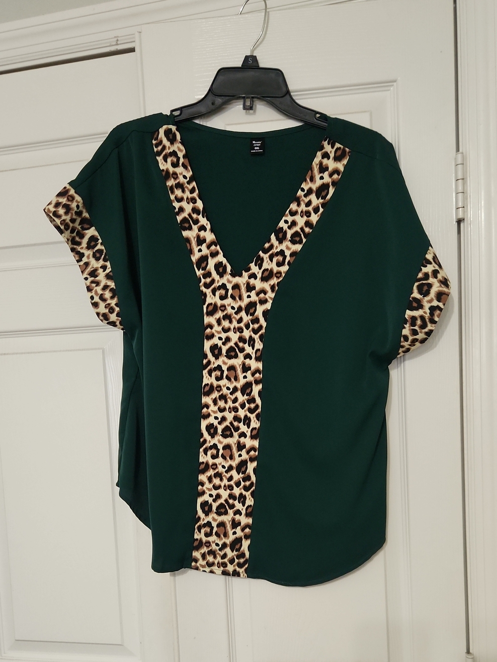 SHEIN Dark Green V-Neck Top with Leopard Accent